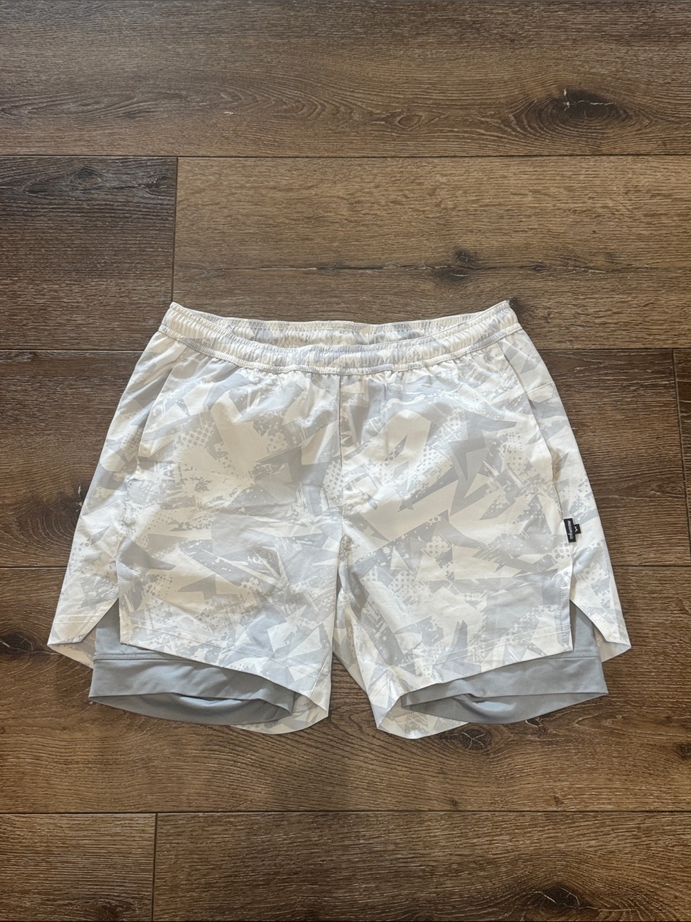 Maamgic shorts large